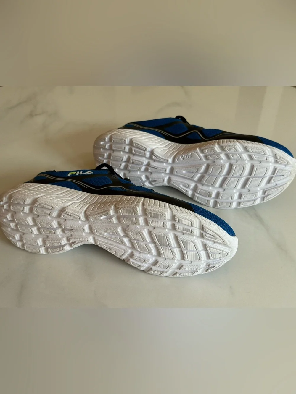 NWOT Fila Memory Superstride 3 - Size 5